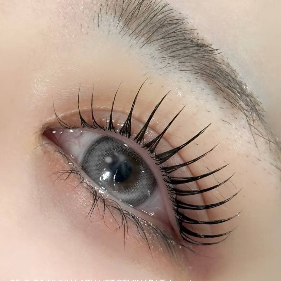 Manga-style fransförlängning Göteborg – dramatiska separerade fransar